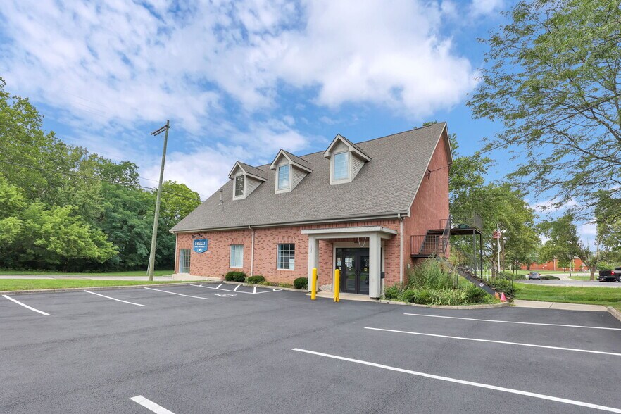 More Photos Of 1020 High St, Worthington Freestanding For Sale