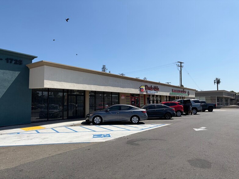 Primary Photo Of 1701-1725 W Chapman Ave, Orange General Retail For Lease
