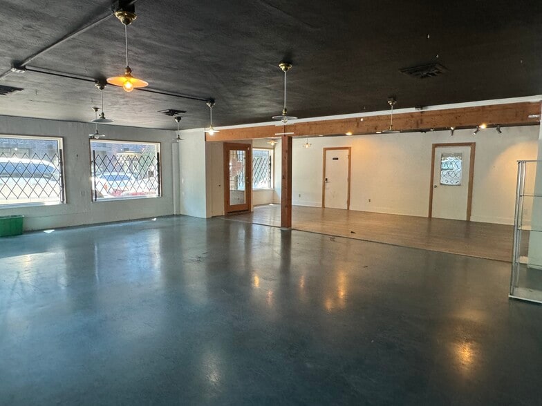 More Photos Of 1033-1037 SE Ash St, Portland Office For Lease