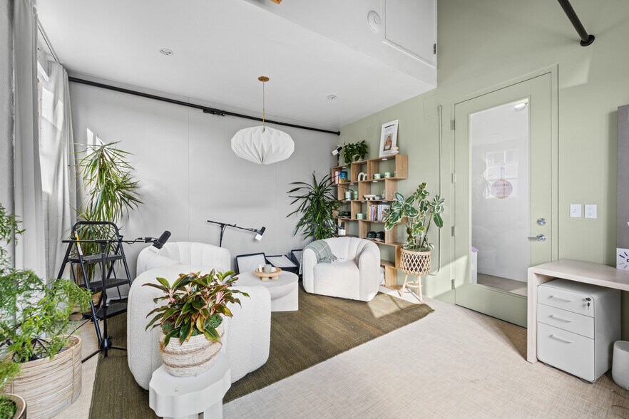 More Photos Of 523 Victoria Ave, Venice Loft Creative Space For Lease