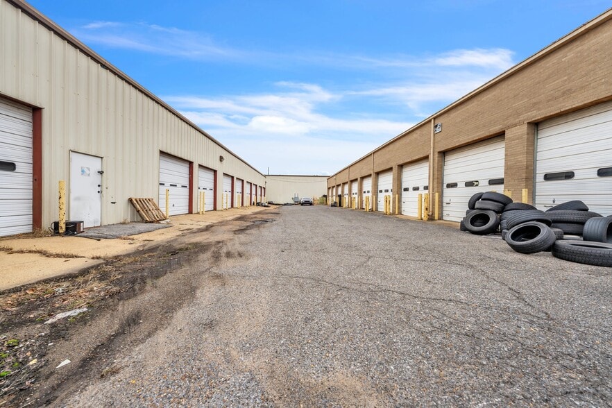 More Photos Of 5390 Fox Plaza Dr, Memphis Auto Repair For Sale