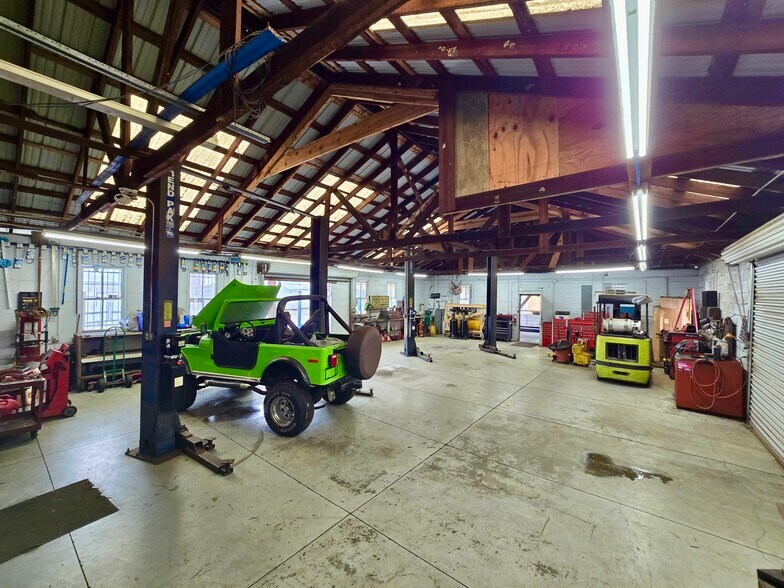 More Photos Of 1310 E 1st Ave, Mount Dora Auto Repair For Sale