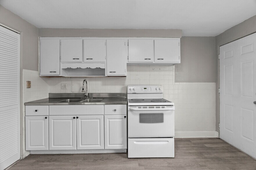 More Photos Of 1001-1031 North and South Rd, University City Apartments For Sale