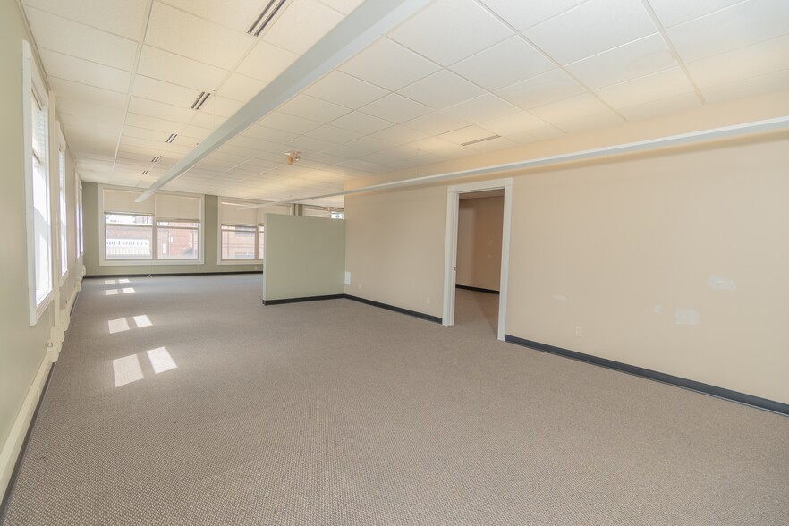 More Photos Of 2142 -2160 W Chesterfield Blvd, Springfield Storefront Retail Office For Lease