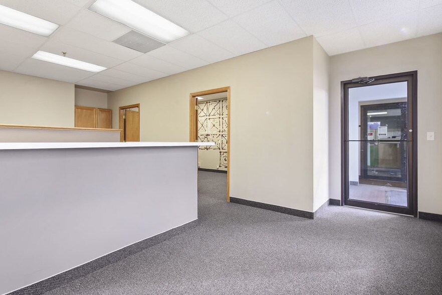 More Photos Of 110-114 S Rum River Dr, Princeton General Retail For Lease