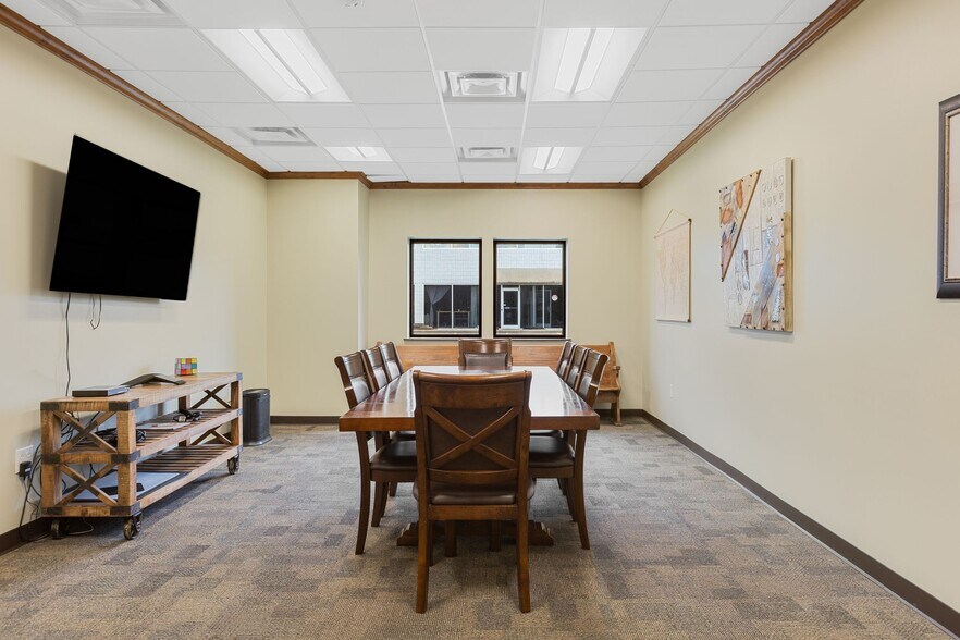 More Photos Of 533 Myatt Dr, Madison Showroom For Sale