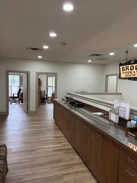 More Photos Of 823 Chickamauga Ave, Rossville Office For Lease