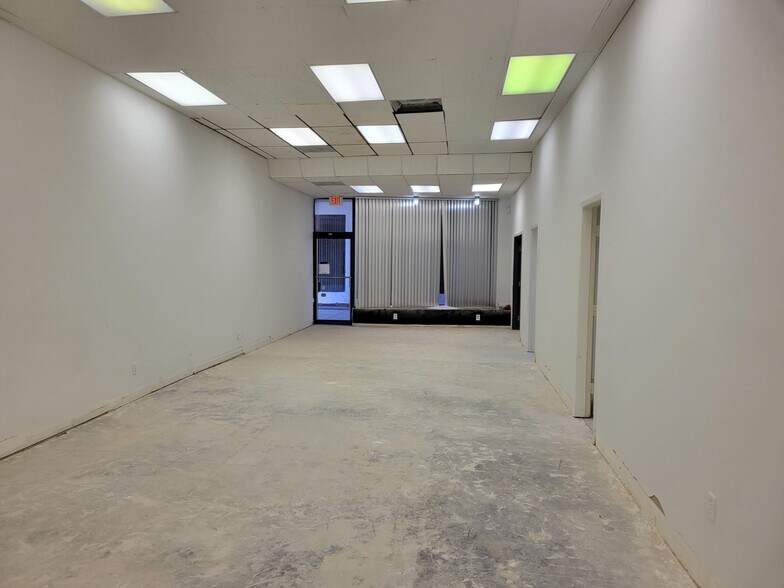 More Photos Of 2811 Tamiami Trl, Port Charlotte Unknown For Lease