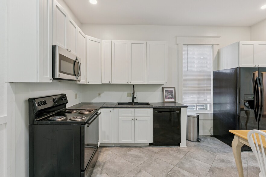 More Photos Of 1113 Grant St, Brunswick Apartments For Sale