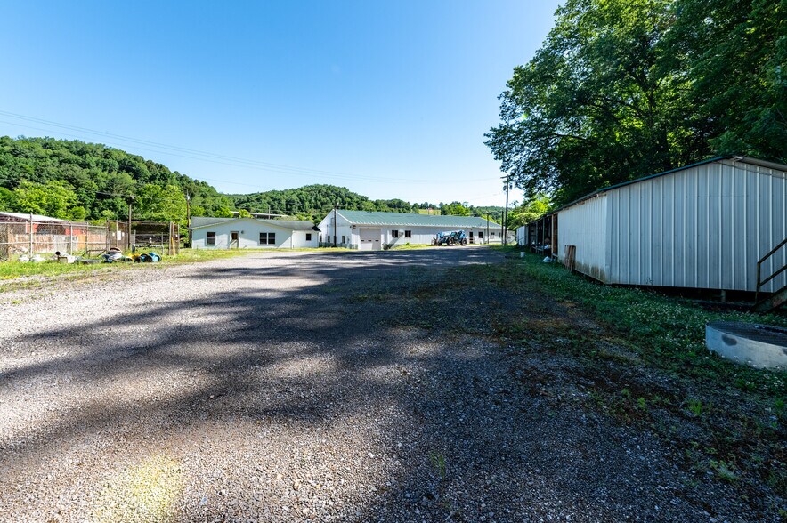 More Photos Of 123 Turkey Run Rd, Salem Distribution For Lease