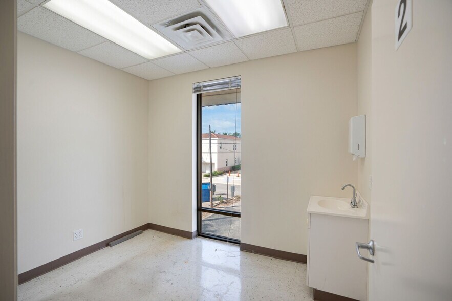More Photos Of 400 S Tamiami Trl, Venice Medical For Sale