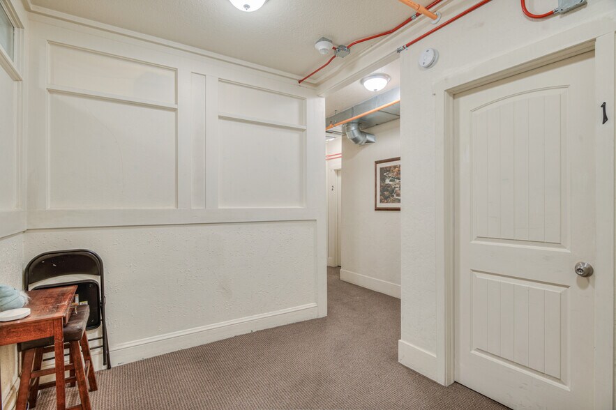 More Photos Of 395 N Main St, Prineville Storefront Retail Residential For Sale