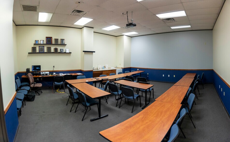 More Photos Of 3615 Willow Springs Rd, Austin Warehouse For Lease