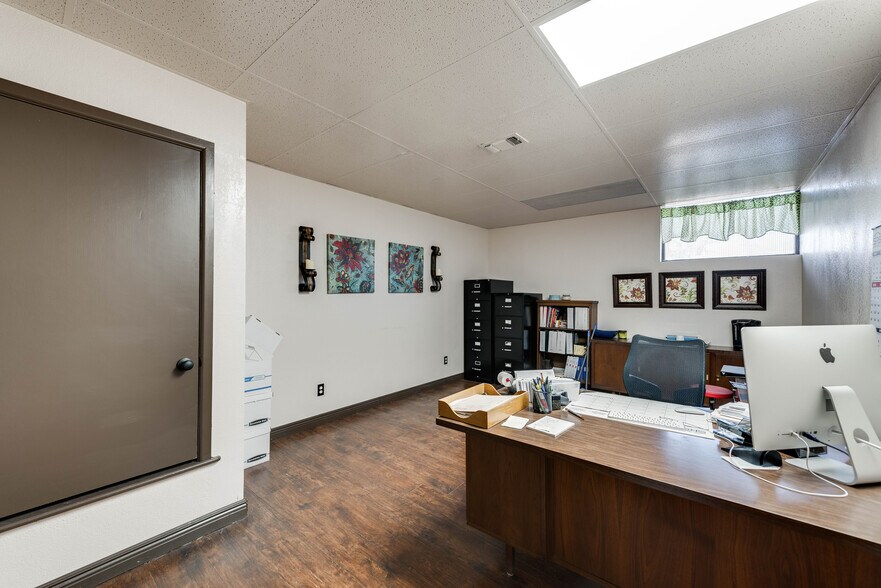 More Photos Of 308 E Louisiana Ave, Midland Light Manufacturing For Sale