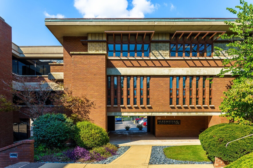 More Photos Of 345 Marshall Ave, Webster Groves Unknown For Lease