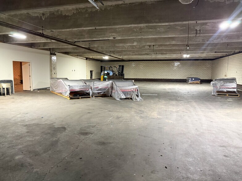 More Photos Of 3363 Reading Rd, Cincinnati Warehouse For Sale