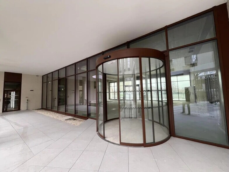 More Photos Of 111 Avenue François Arago, Nanterre Office For Sale