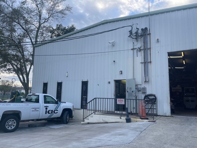 More Photos Of 5110 S Westshore Blvd, Tampa Warehouse For Lease