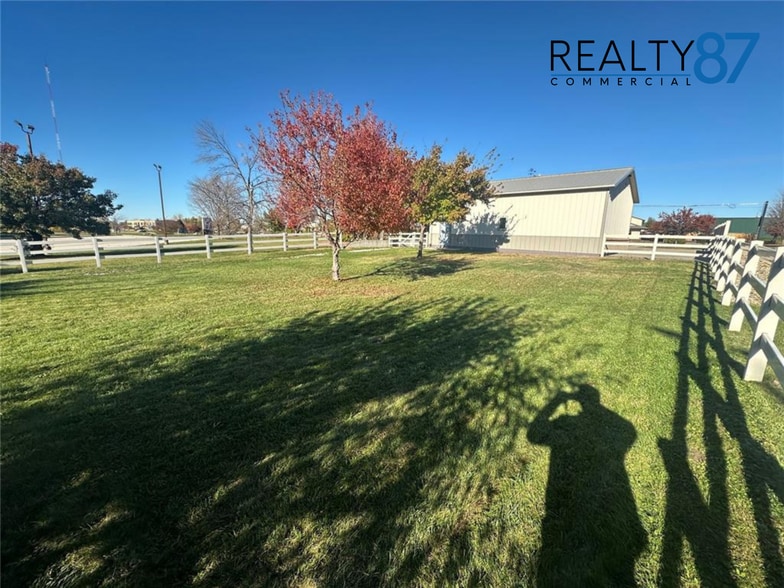 More Photos Of 1210 N Center Point Rd, Hiawatha Office For Sale