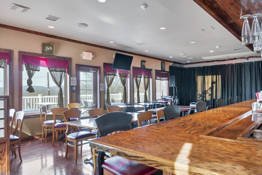 More Photos Of 1495 Farmington Ave, Pottstown General Retail For Sale