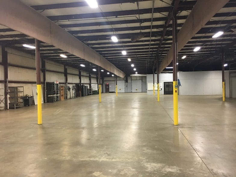 More Photos Of 380 Commerce Blvd, Athens Warehouse For Lease