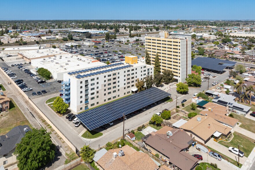 More Photos Of 3015 Wilson Rd, Bakersfield Apartments For Sale