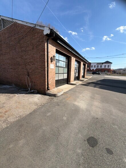 Primary Photo Of 1040 Ringwood Ave, Haskell Coworking Space
