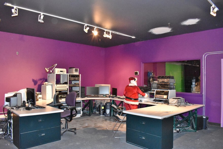 More Photos Of 1131 Central Ave, Middletown Loft Creative Space For Sale