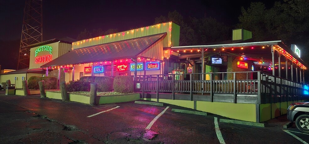 More Photos Of 2166 Highpoint Rd, Snellville Bar For Lease