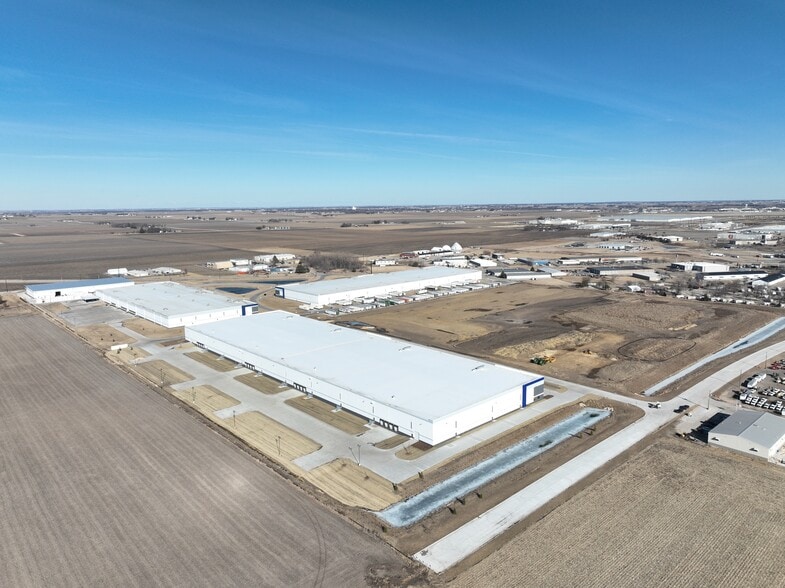 More Photos Of 8730 Northwest Blvd, Davenport Unknown For Lease