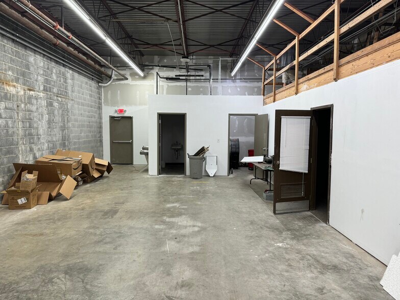 More Photos Of 1402 Western Blvd, Tarboro Auto Repair For Lease