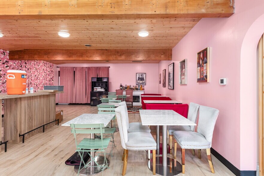 More Photos Of 3341-3343 SE Hawthorne Blvd, Portland Freestanding For Sale