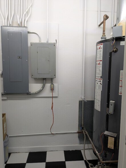 More Photos Of 717 Walnut St, Columbus Storefront Retail Office For Sale