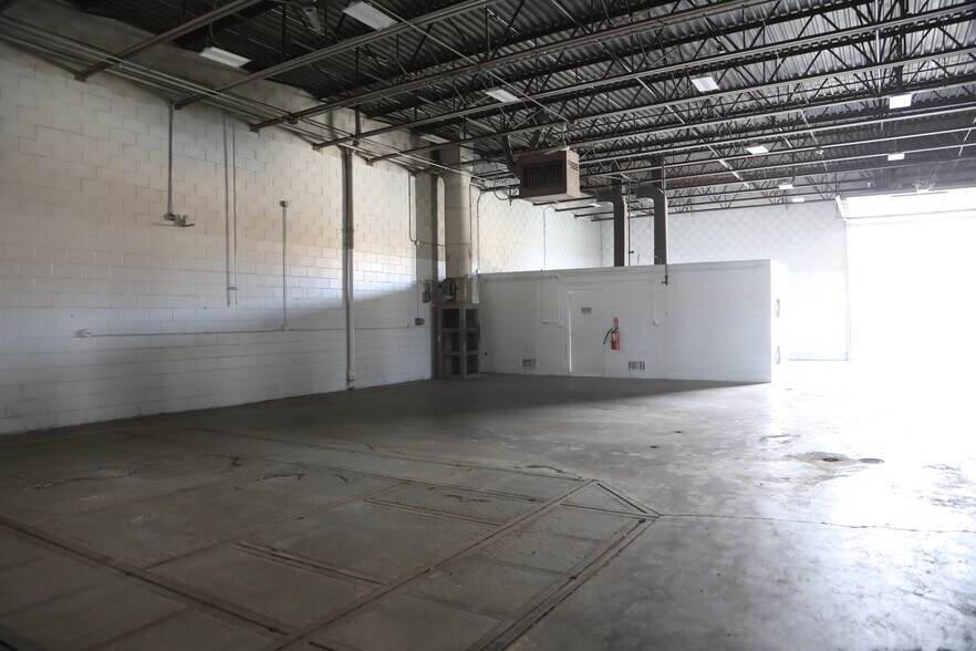 More Photos Of 2080 Harlem Ave, Riverside Auto Repair For Lease