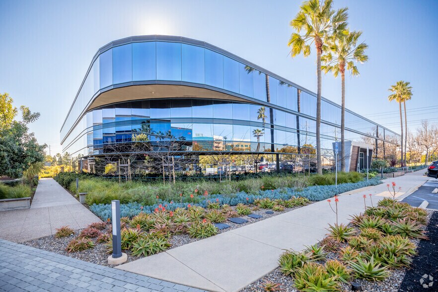 More Photos Of 6965 Lusk Blvd, San Diego Research And Development For Lease