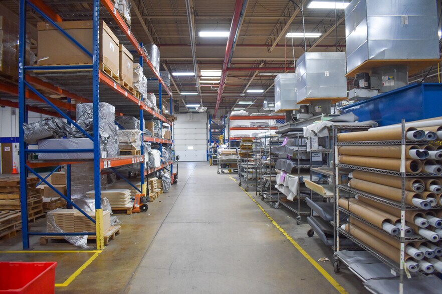 More Photos Of N88 W13901 Main St, Menomonee Falls Service For Lease