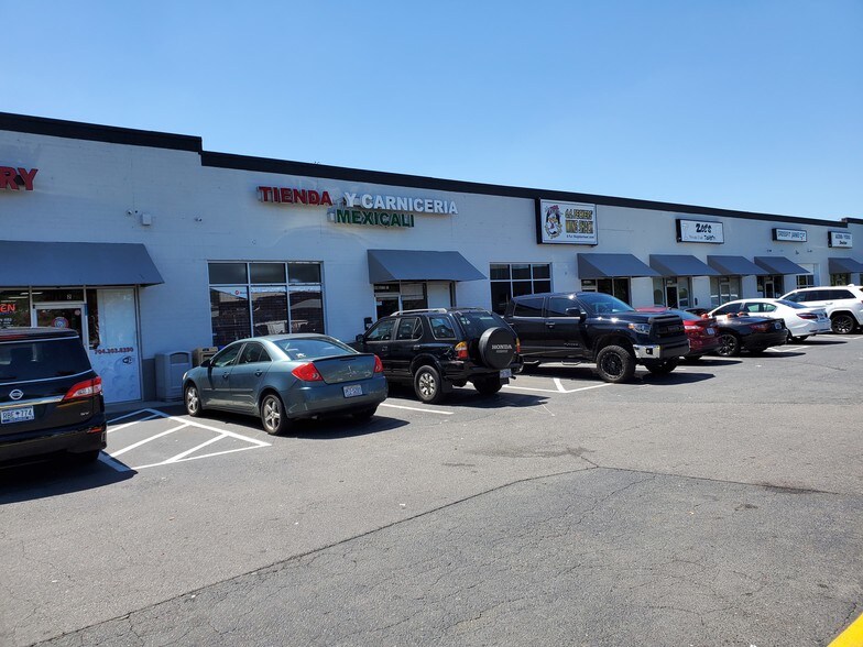 More Photos Of 10403 Park Rd, Charlotte Unknown For Lease