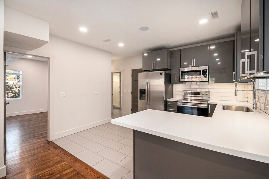 More Photos Of 2601-2603 N 45th St, Omaha Storefront Retail Residential For Sale