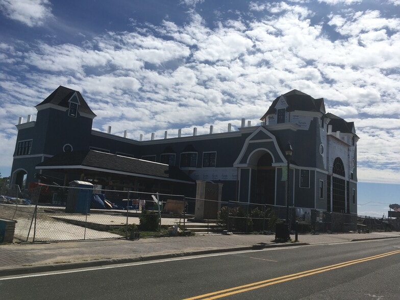 More Photos Of 377 Woodcleft Ave, Freeport Storefront Retail Residential For Sale