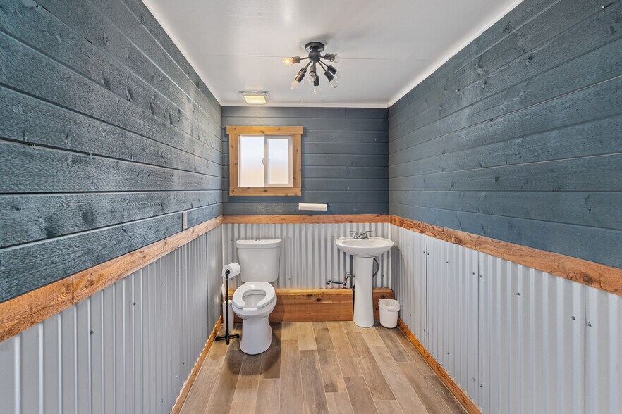 More Photos Of 40 Main St, Pacific Beach Office For Sale