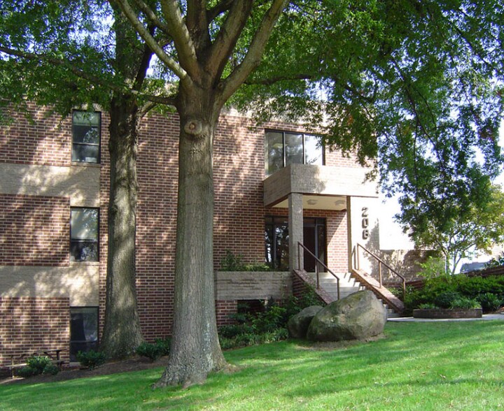 Primary Photo Of 208 N Columbia St, Chapel Hill Office For Lease