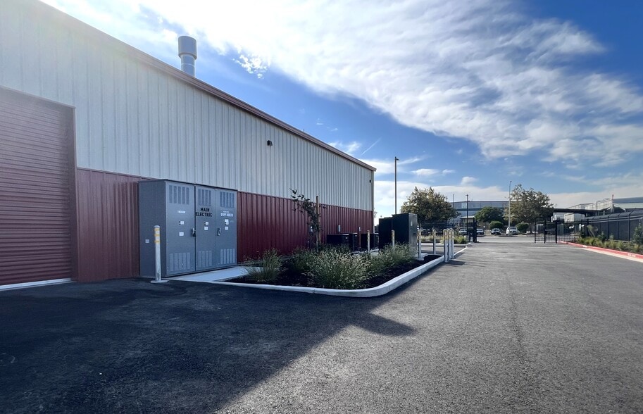 More Photos Of 10 Poppy House, Rio Vista Manufacturing For Lease