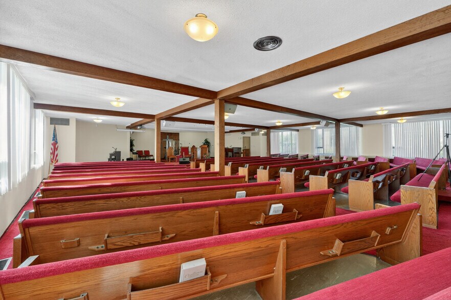 More Photos Of 206 Emerling Dr, Saint Louis Religious Facility For Sale