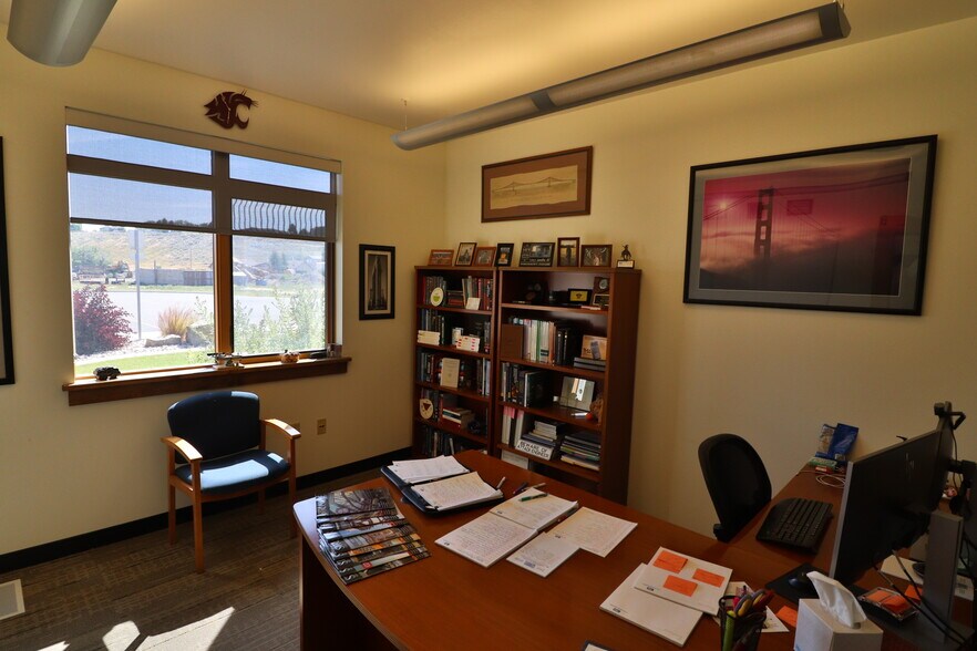 More Photos Of 502 33rd St, Cody Medical For Sale