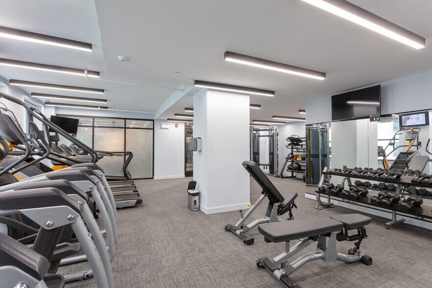 More Photos Of 330 S Wells St, Chicago Office For Lease