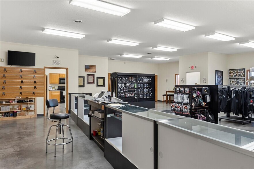 More Photos Of 1001 High Prairie Dr, Athens Freestanding For Sale