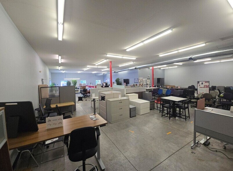 More Photos Of 1261 W Main St, Sun Prairie Office For Lease
