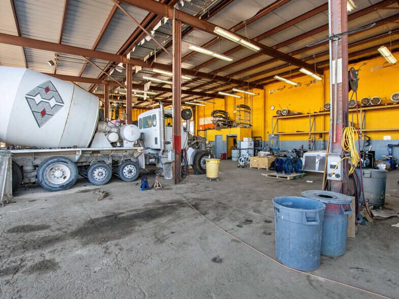 More Photos Of 2560 E Main St, Mesa Freestanding For Sale