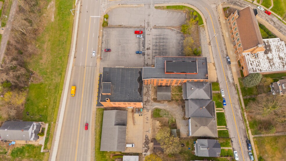 More Photos Of 1439 Sunset Blvd, Steubenville Flex For Sale