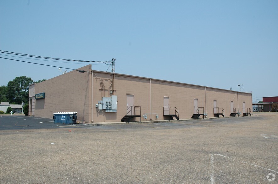 More Photos Of 1400 Ellis Ave, Jackson Storefront For Lease